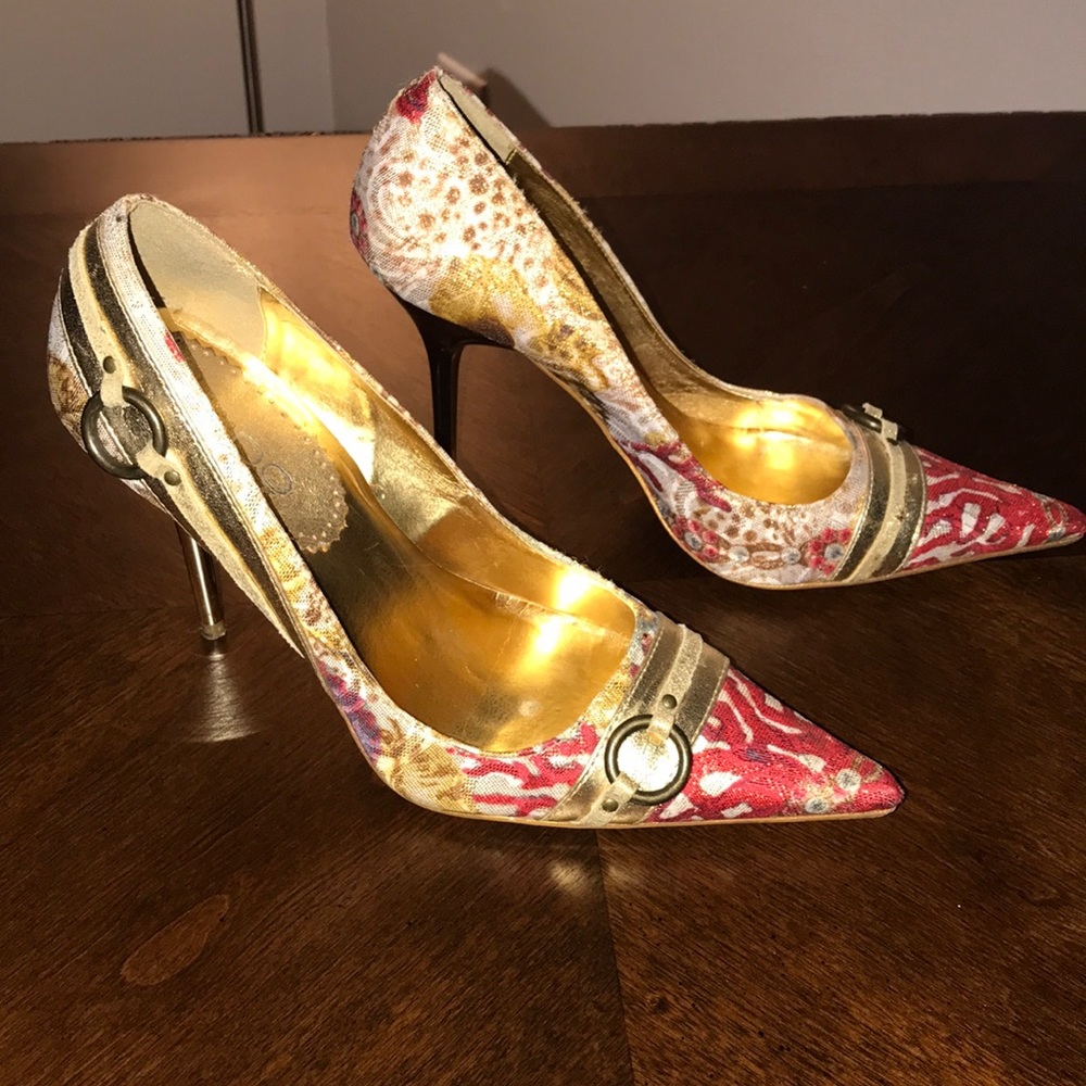👠Aldo gold and red Stiletto Pumps